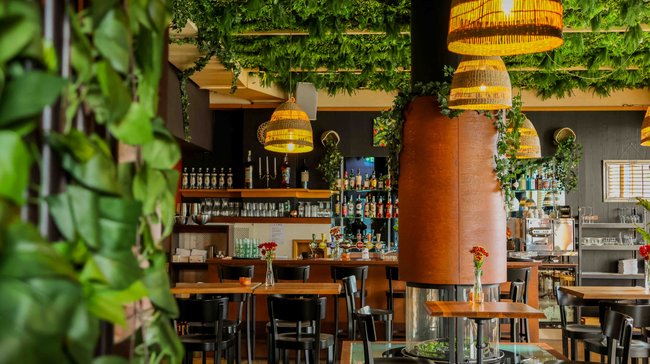Firehouse – Übersicht vom Restaurant- & Bar Gastraum