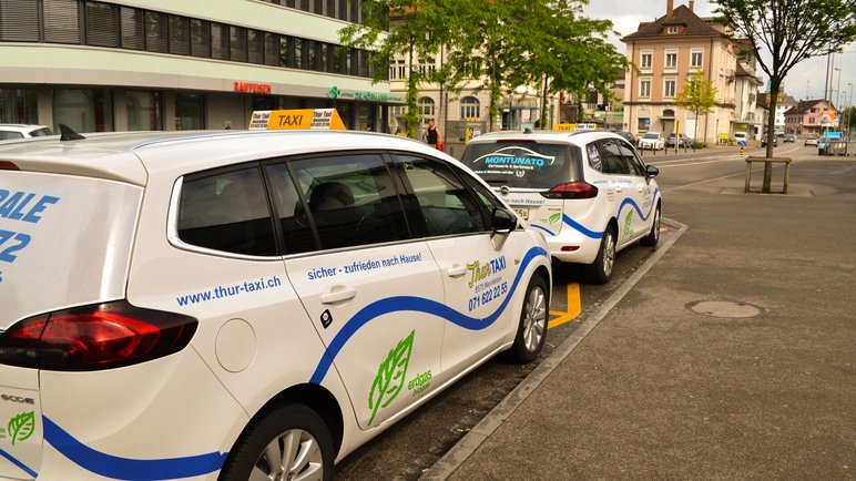 Taxis von ThurTaxi auf der Strasse